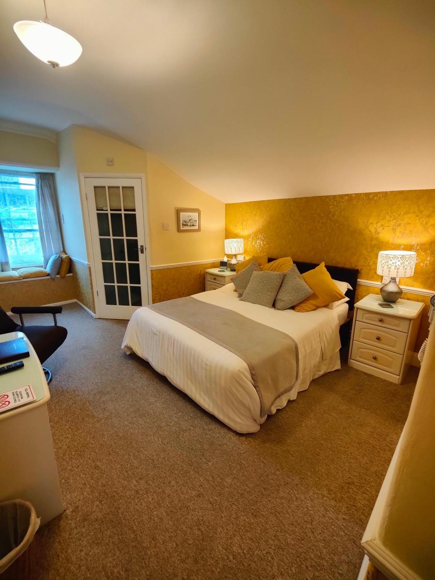 The Pack O' Cards Hotel Combe Martin Eksteriør billede