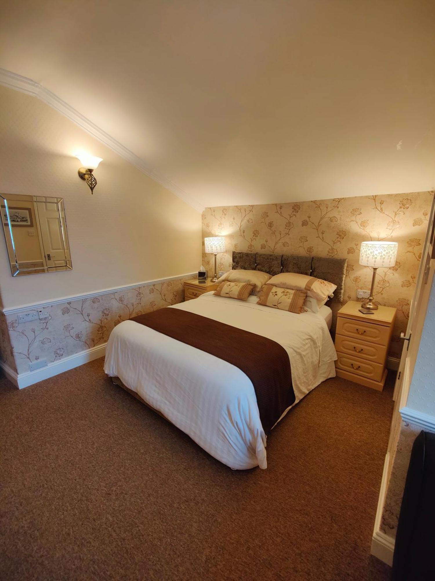 The Pack O' Cards Hotel Combe Martin Eksteriør billede