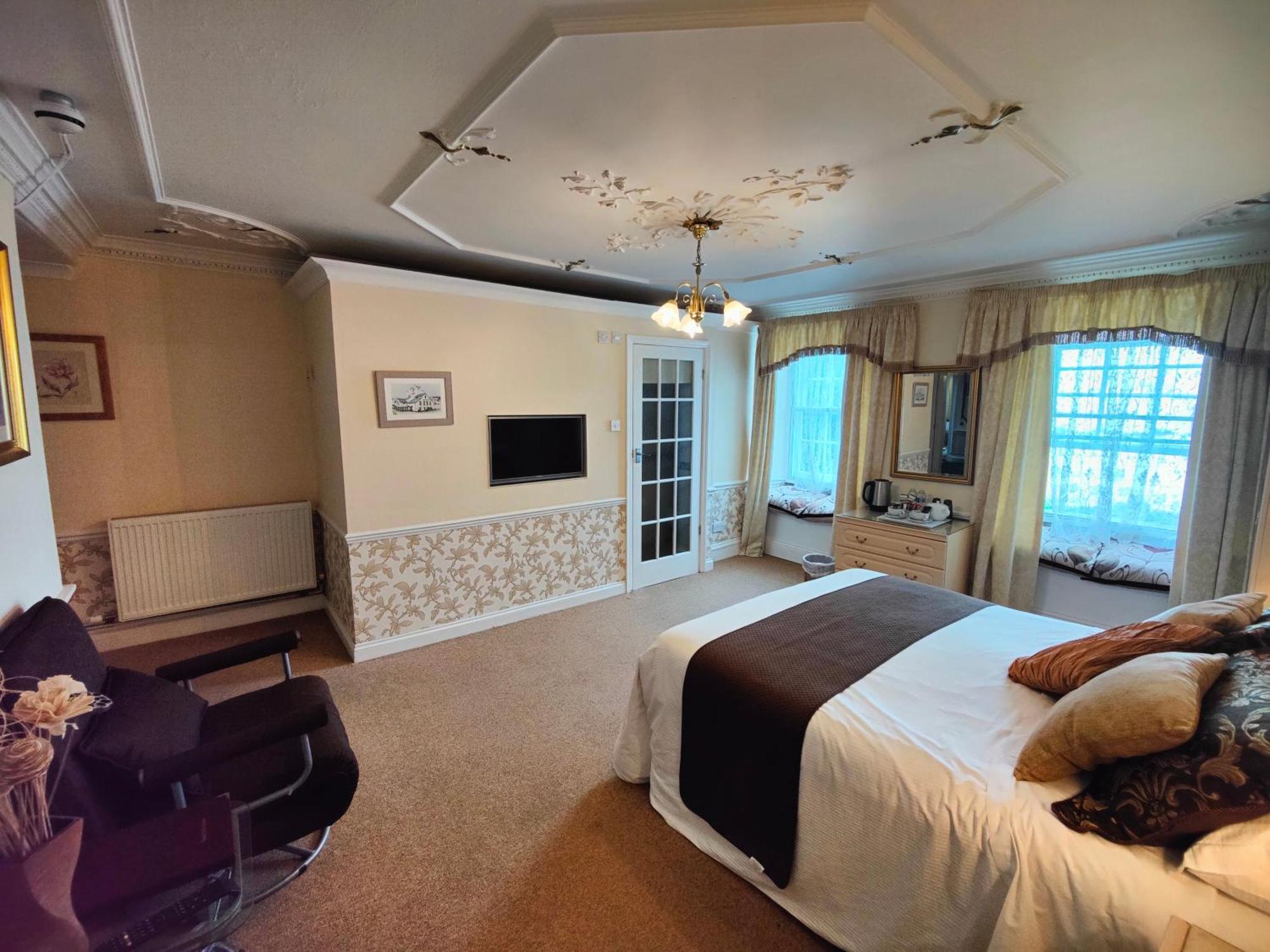 The Pack O' Cards Hotel Combe Martin Eksteriør billede
