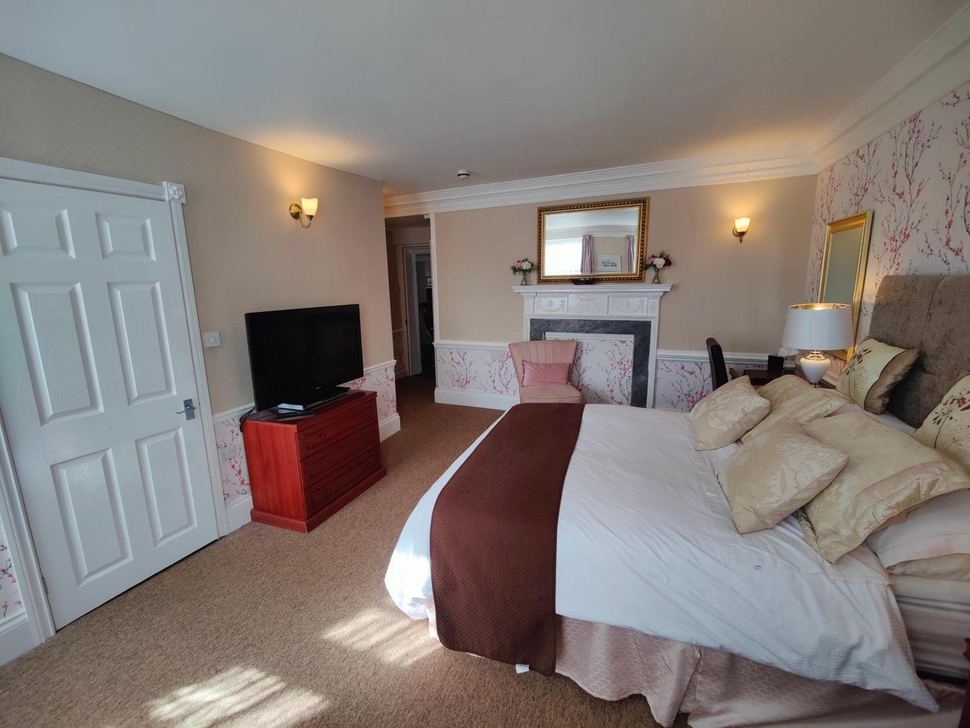 The Pack O' Cards Hotel Combe Martin Eksteriør billede