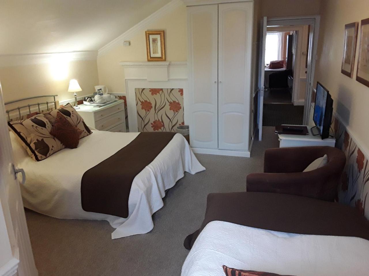 The Pack O' Cards Hotel Combe Martin Eksteriør billede